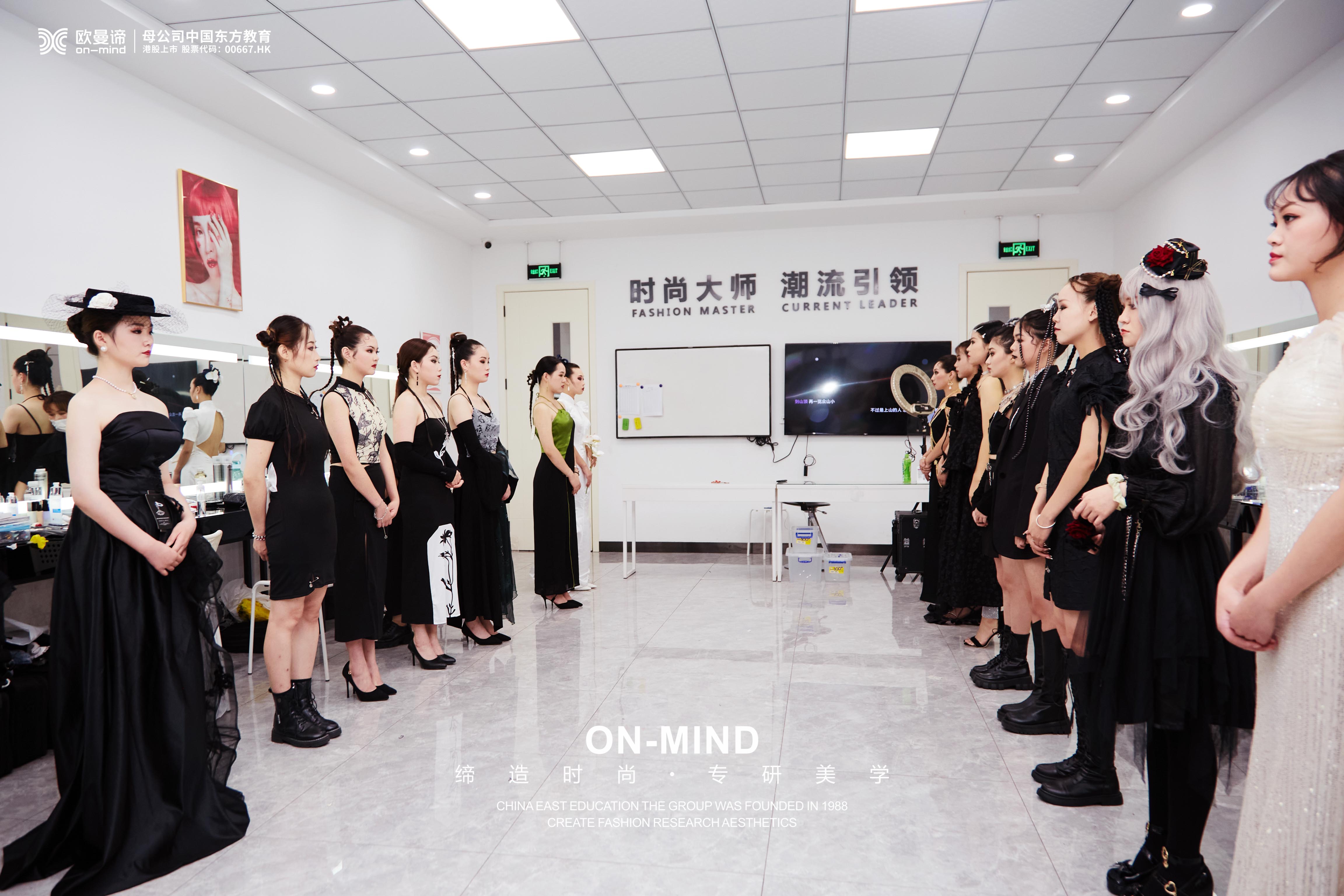 学化妆的学校哪里好——零基础学美妆