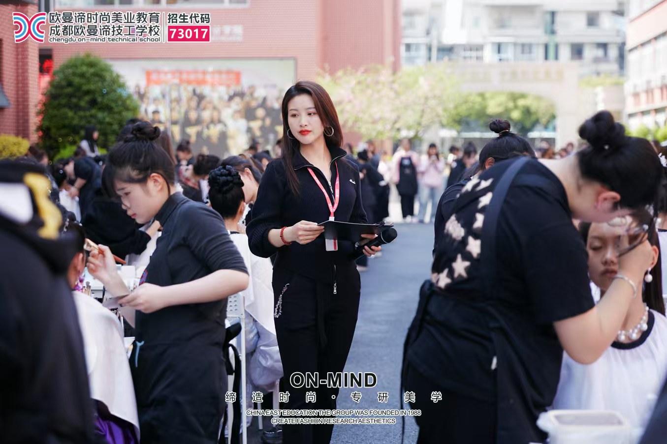 初中毕业学化妆技术可以吗?学多久?‌