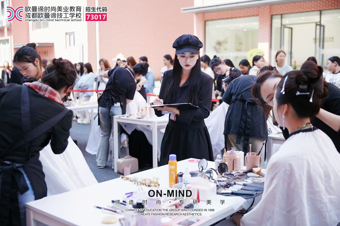 初中毕业学化妆技术可以吗?学多久?‌